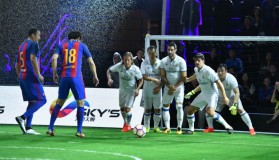 阿诺德欧冠首秀伤退，27岁边锋足坛前景引关注